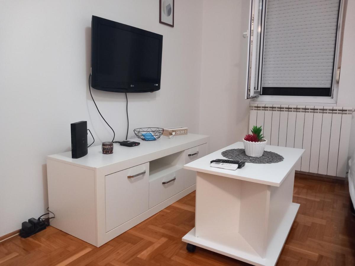 Bellavista Apartmani Stara Pazova Luaran gambar